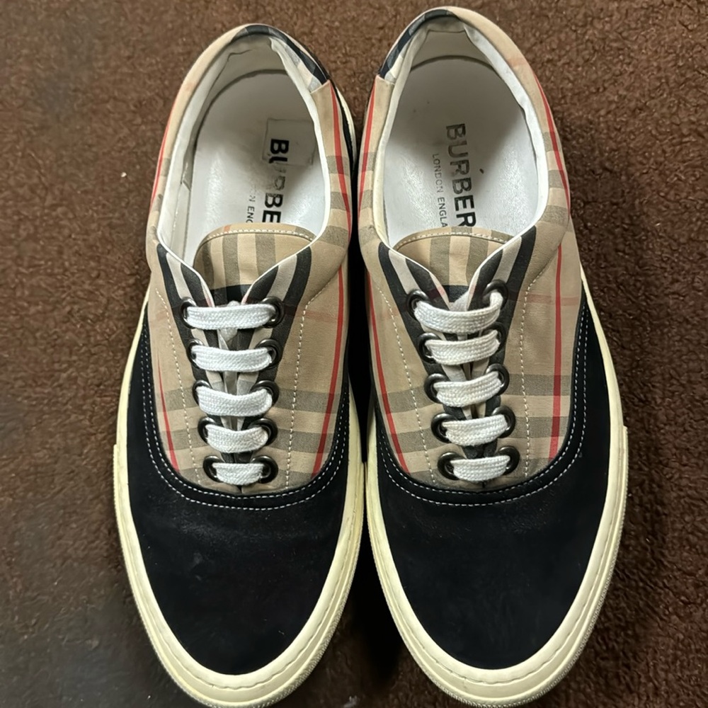 Burberry,40,black&checkers